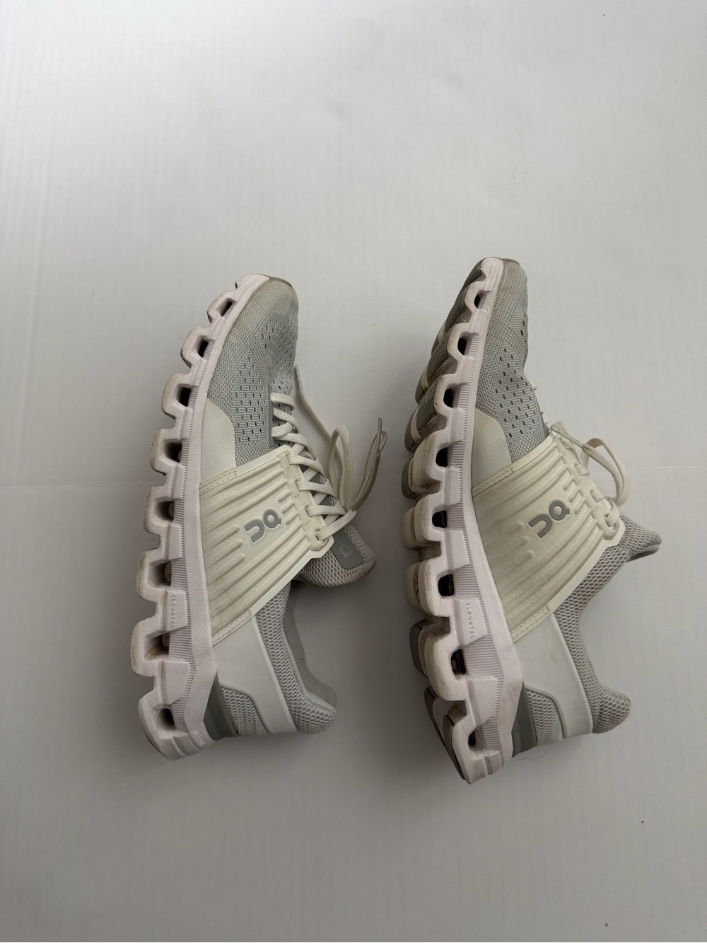 On Running Cloudswift Sneakers Women’s Size 9 White Gray Athletic Running Shoes - Picture 3 of 5